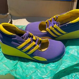 Bertinni  LA Laker color wedge heels